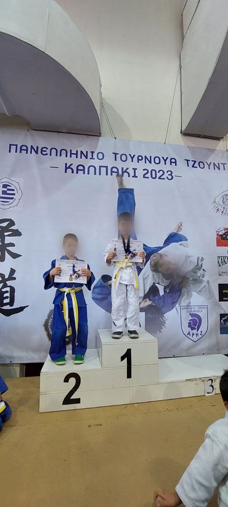 Αθλητές τζούντο του συλλόγου στο βάθρο του Πανελλήνιου Τουρνουά Καλπακίου 2023